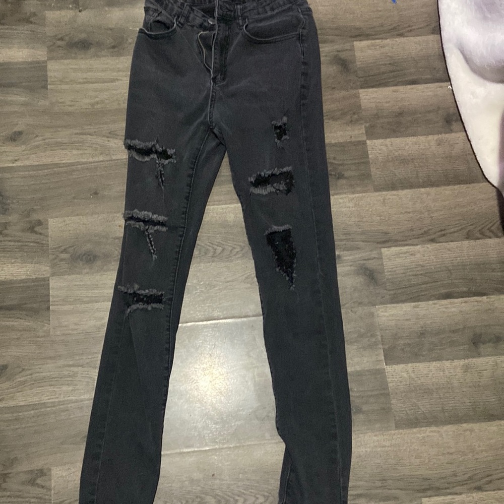 Size XS. Black ripped jeans from SHEIN. Great condition.